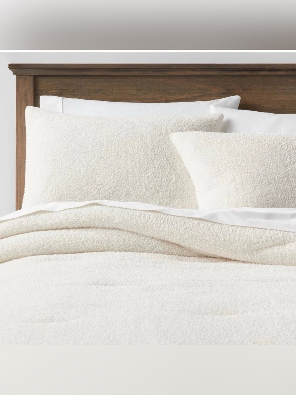 Threshold Microplush Cream Fleece Comforter and 2 Shams
Full/Queen size